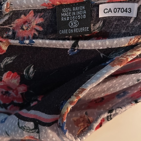 ANGIE💫Women’s Floral V-Neck Spaghetti Strap Lightweight Romper with Pockets - Picture 15 of 15